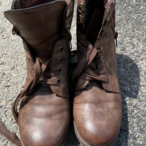 brown boots still in great condition. can be worn any weather. - Picture 3 of 3
